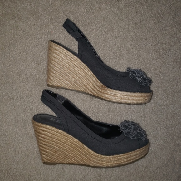 New, never worn. Gray Canvas peep-toe wedges - Picture 2 of 4